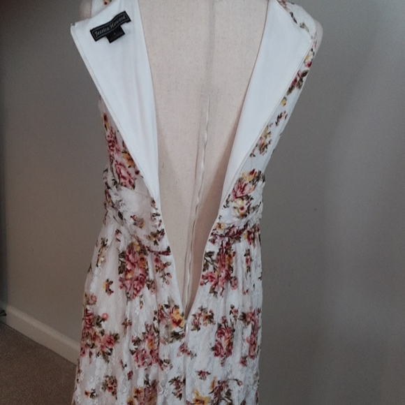 SALE Jessica Howard Floral and Lace Dress - Picture 9 of 10